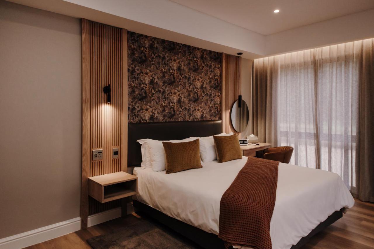 The Hawthorn Boutique 5* George