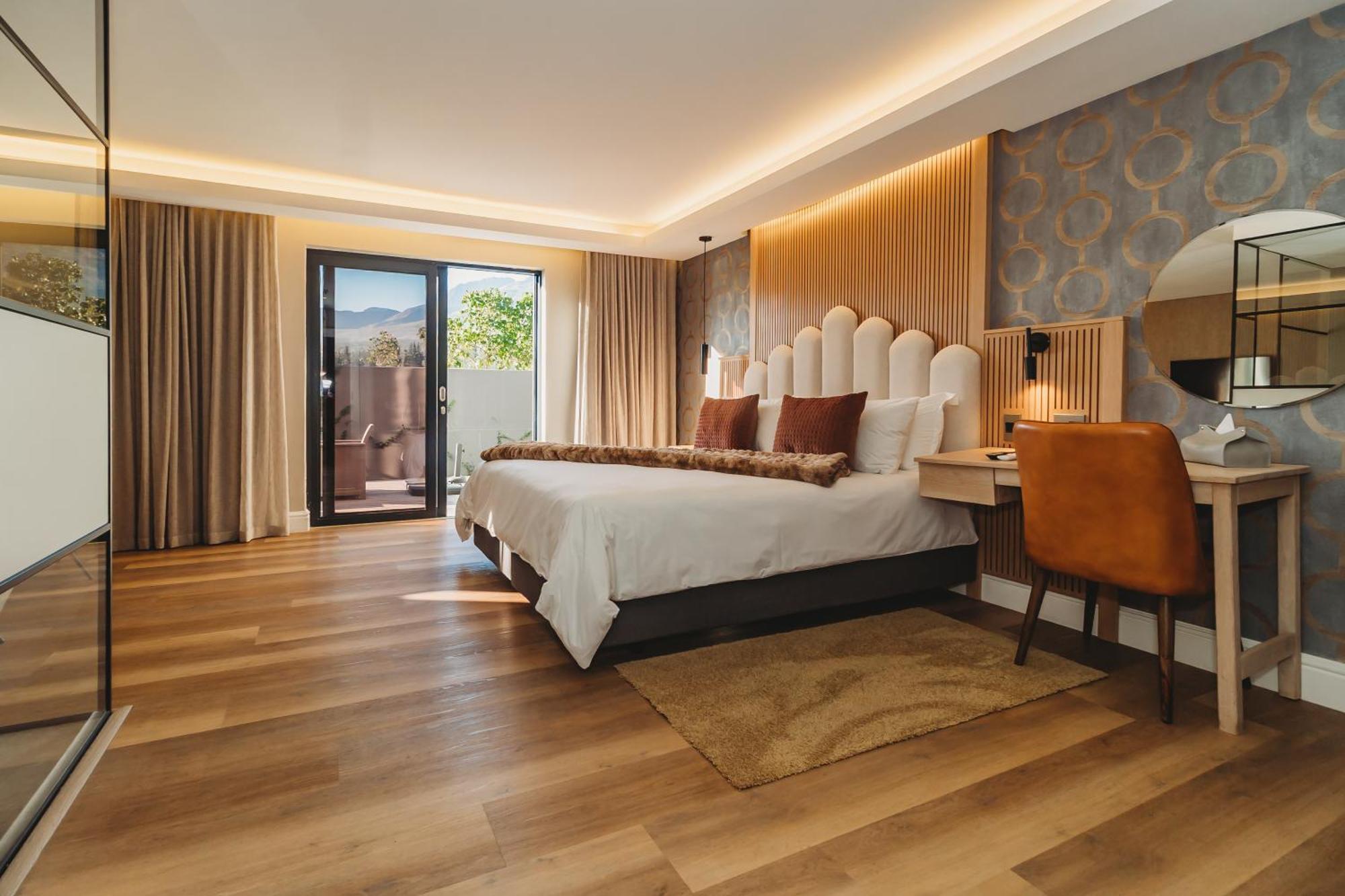The Hawthorn Boutique 5* George